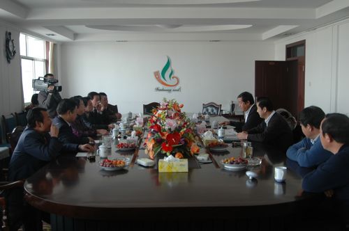 瓜州縣、金塔縣領(lǐng)導(dǎo)來公司慰問